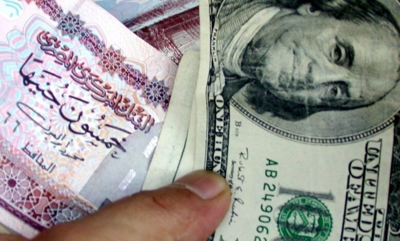 تداعيات-الحرب-تدفع-الدولار-فوق-50-جنيهًا-لأول-مرة-منذ-يونيو-2025