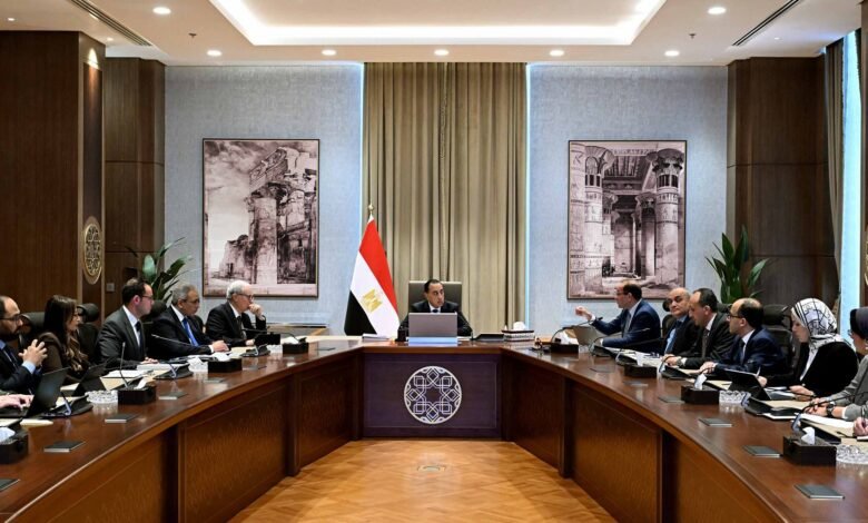 رئيس-الوزراء-يتابع-مع-وزير-المالية-الحزمة-الثانية-للتسهيلات-الضريبية