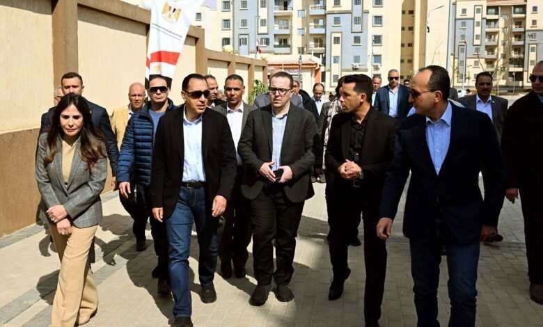 رئيس-الوزراء-يتفقد-عدداً-من-المشروعات-السكنية-والخدمية-بمدينة-“حدائق-العاصمة”