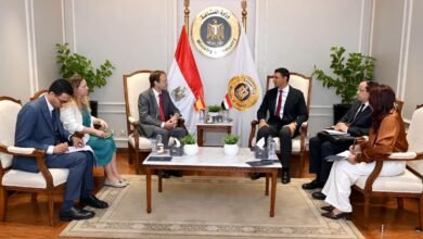 وزير-الصناعة-يبحث-مع-سفير-إسبانيا-تعزيز-صناعة-السيارات-في-مصر